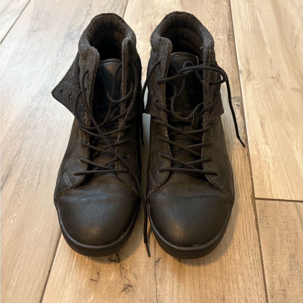 Also dark gray black high top sneakers